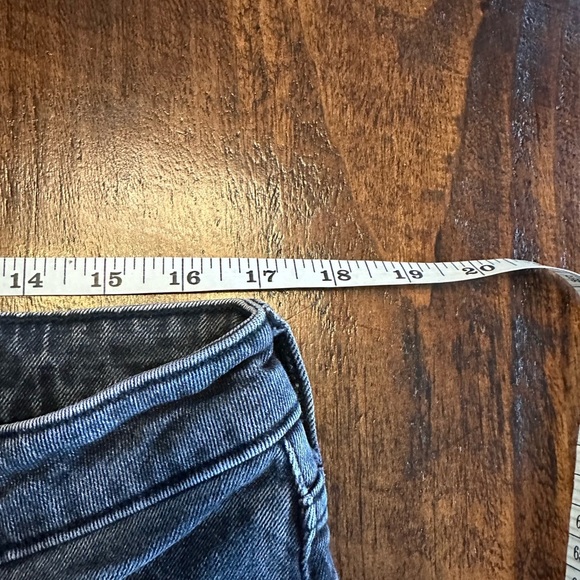 Abercrombie & Fitch | High Rise Mom Jean, Washed Black - Picture 7 of 10